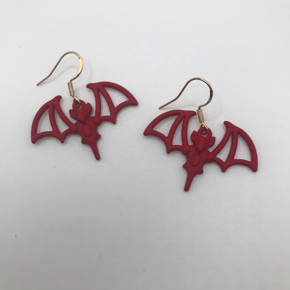 Spooky Red Bat Earrings Halloween goth Gothic new - Picture 4 of 5